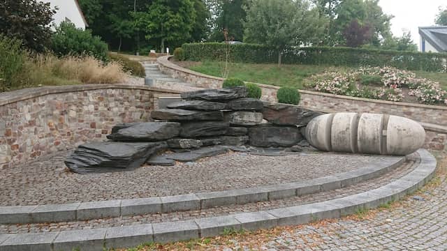 Skulpturen am Maler Zang Haus - Image 1