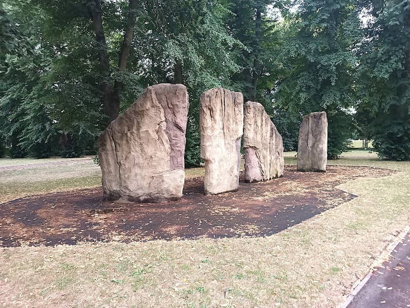 Victoria Park Modern Stone Row - Image 1