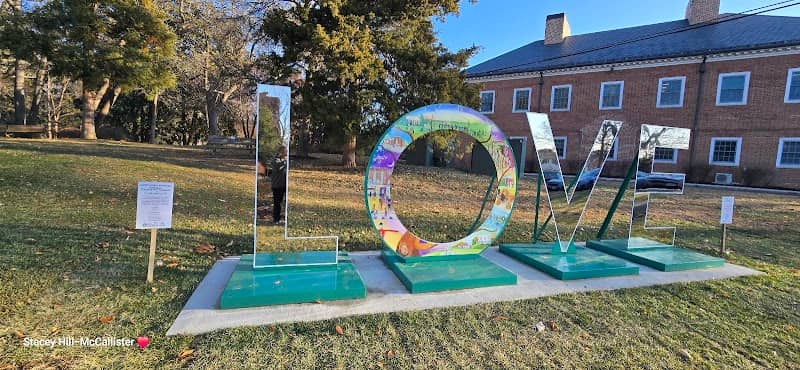 LOVE Sculpture - Image 1