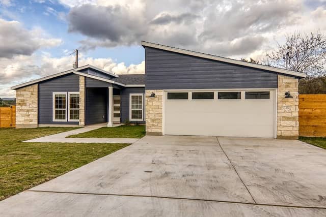 Lago Vista Lake House - Image 1