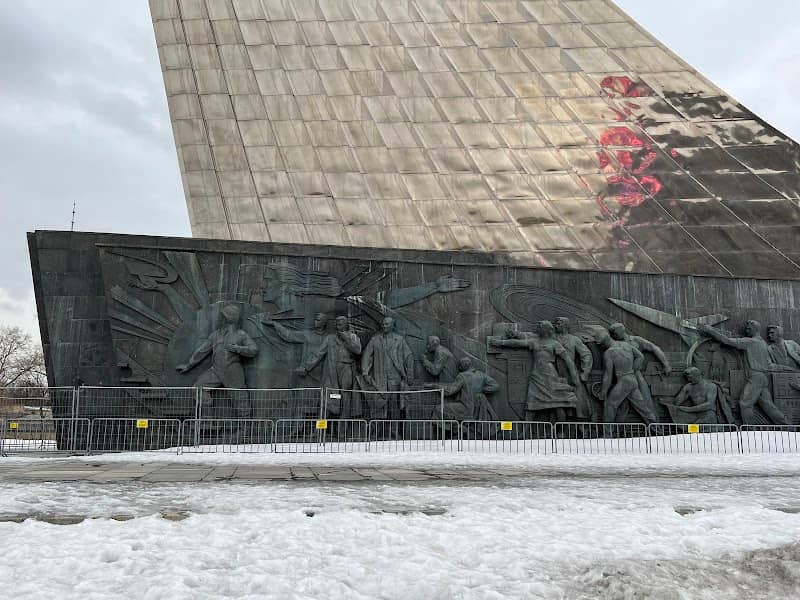 Space Conquerors Monument - Image 1