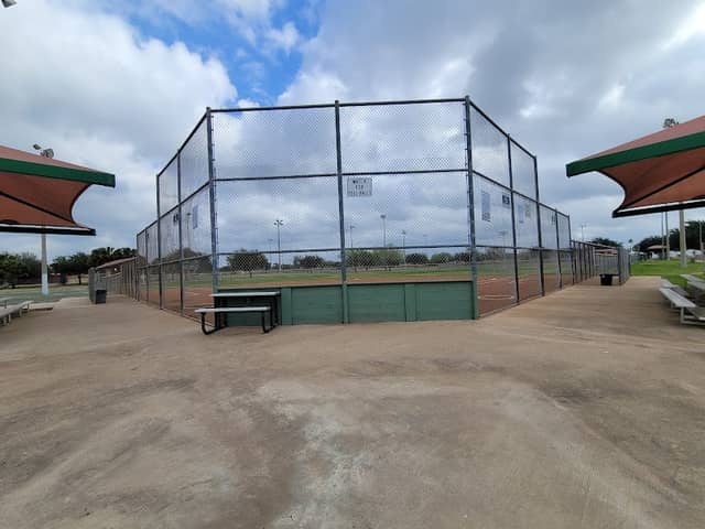 Los Encinos Park - Image 2