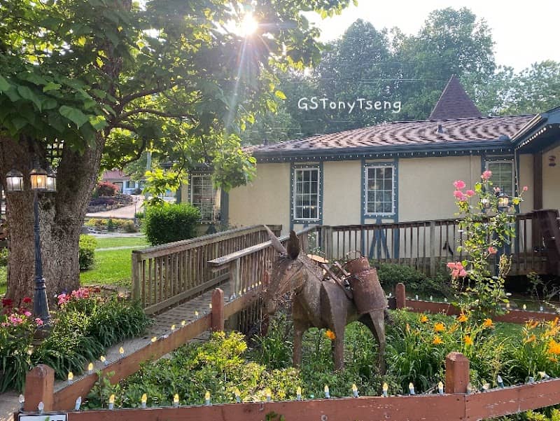 Horse Statues - Image 1