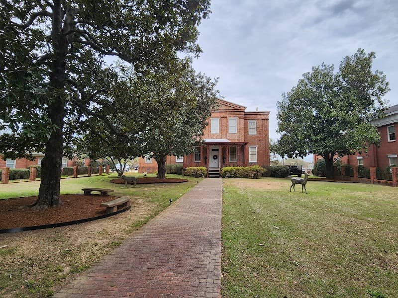 Lee Home - Image 1