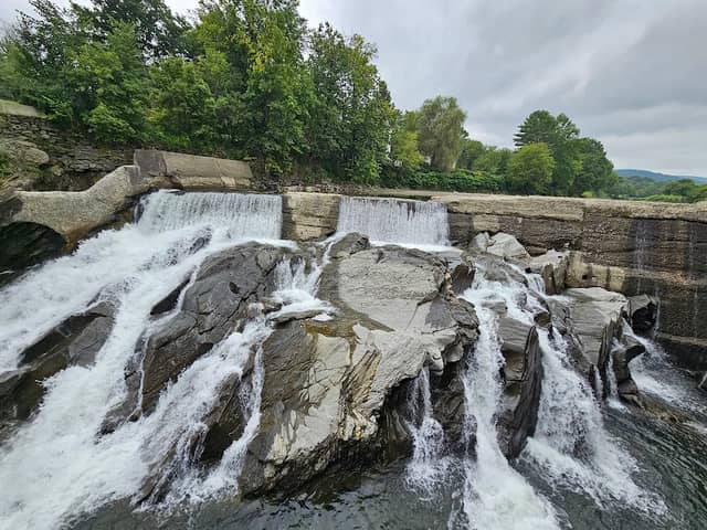 Mill Pond Falls Viewing Spot - Image 1