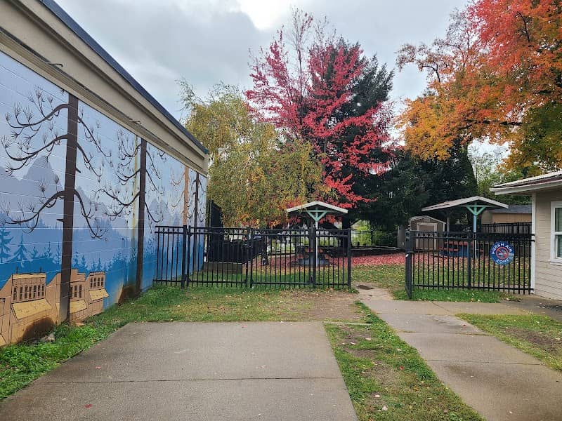 Elisabeth Daniels Park - Image 1