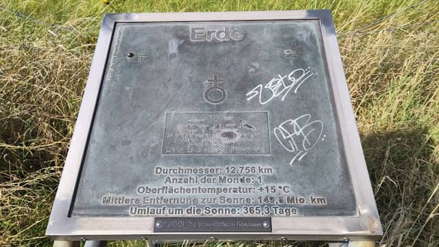 Planetenlehrpfad Wedel Erde - Image 1