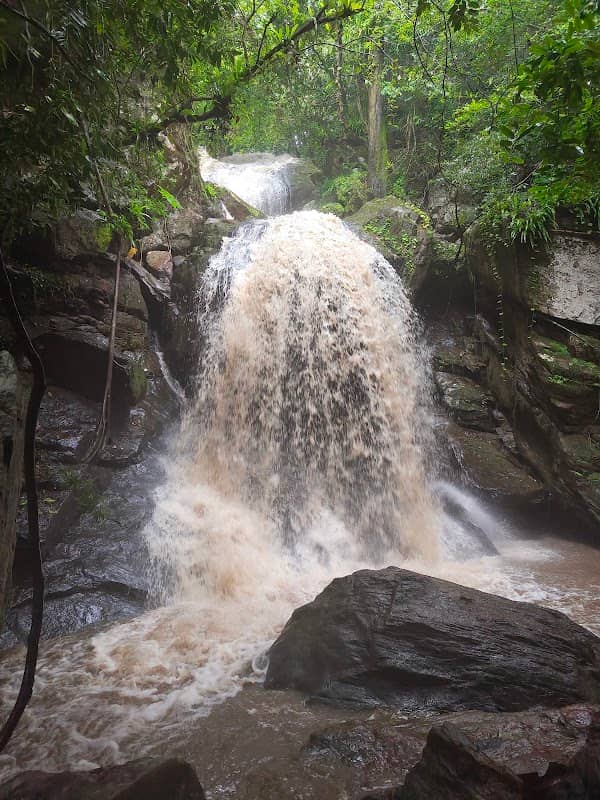 Barakanya waterfall - Image 1
