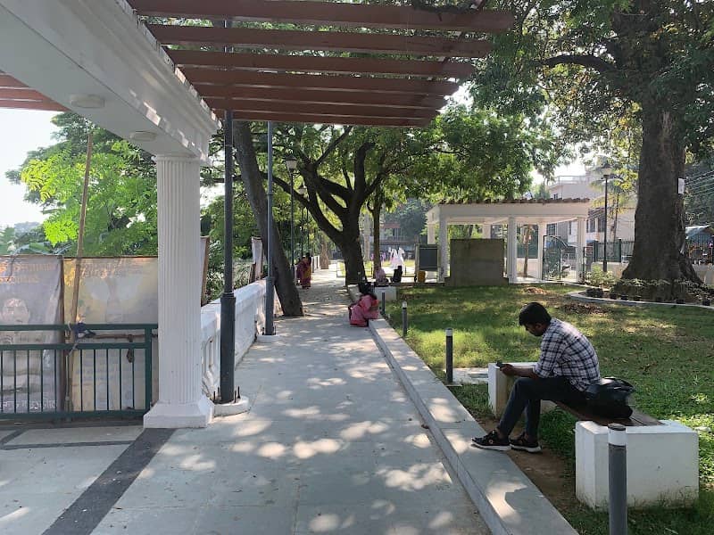 Rajbari Lake Garden - Image 1