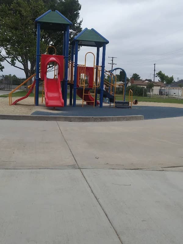 Lakeside Park - Image 1