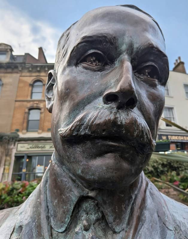 Sir Edward Elgar statue - Image 2