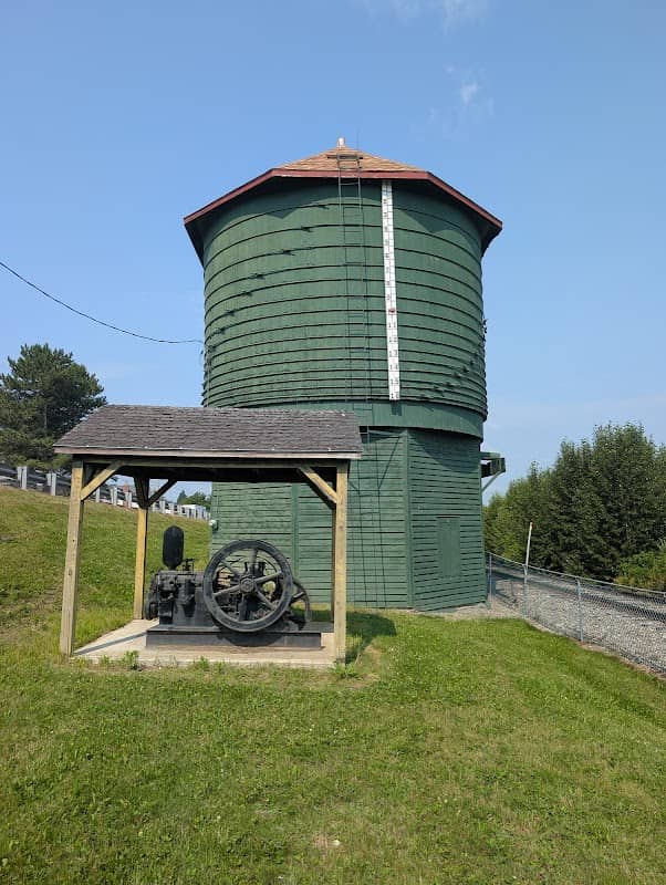 Histrionical Caboose & Watertower - Image 2