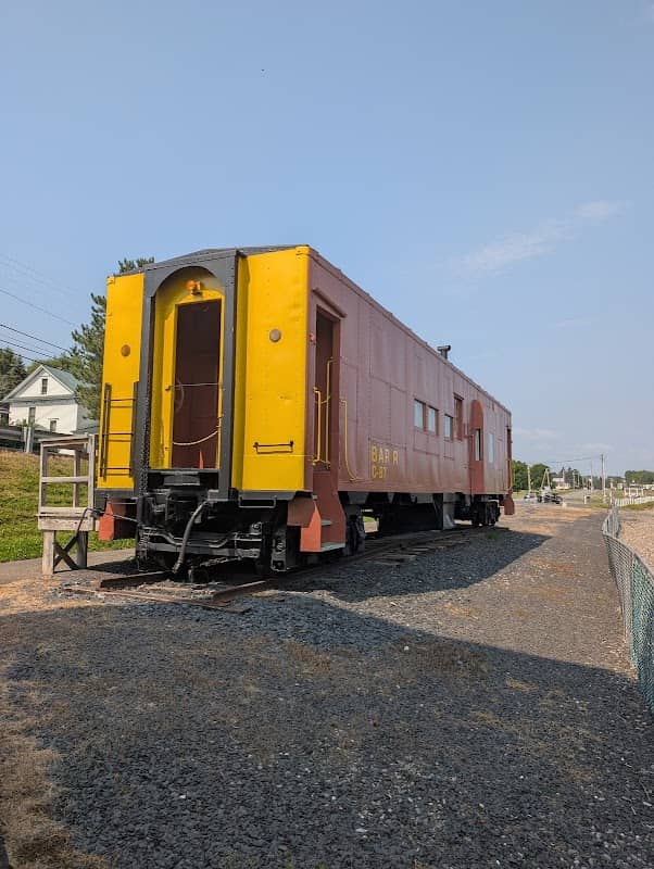 Histrionical Caboose & Watertower - Image 1