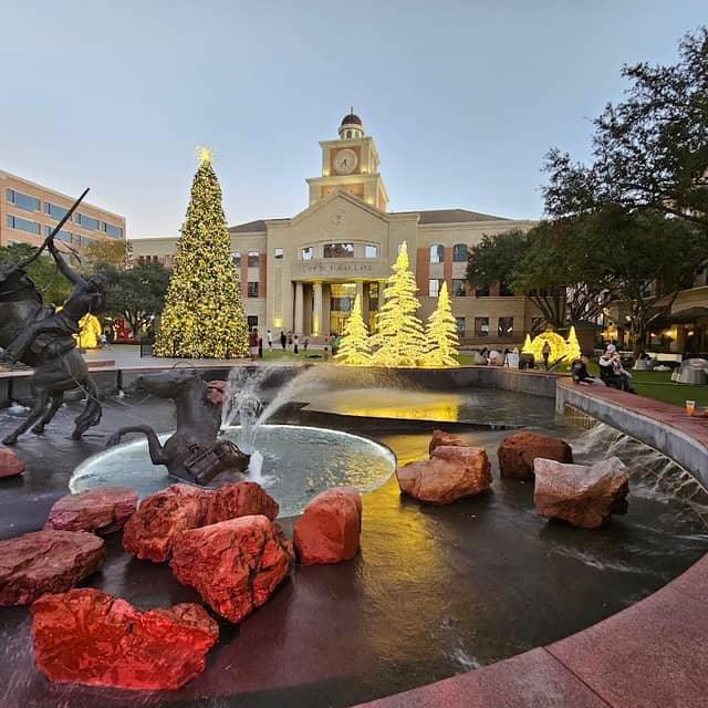 Town center - Image 1