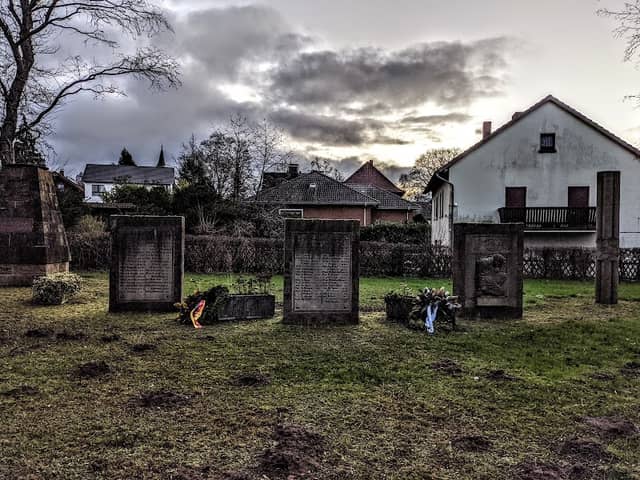 Gefallenen Denkmal - Image 1
