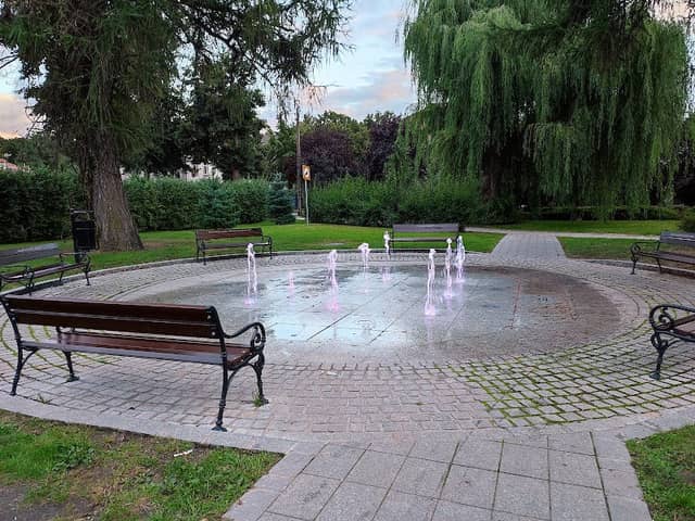 Fontanna w Parku - Image 1