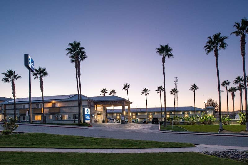 Best Western Kettleman City Inn & Suites - Image 1