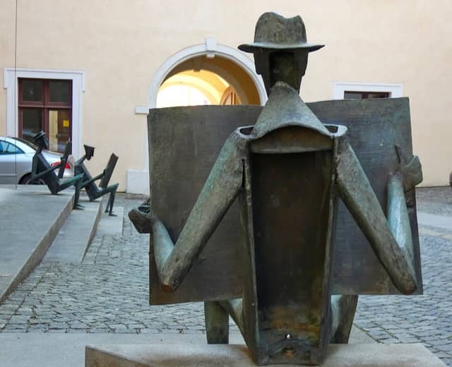 Skulpturen vor der Bibliothek - Image 1