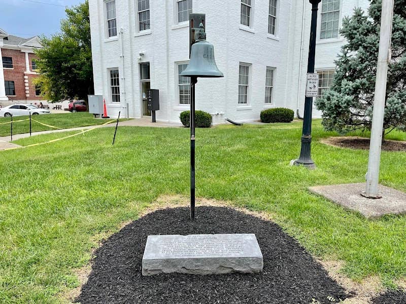 Harrison County Courthouse lawn - Image 1