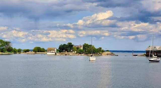 5 island park walkway - Image 1