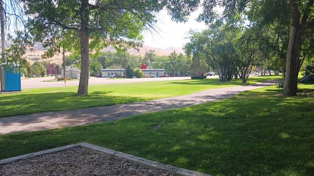 Lilac park - Image 2