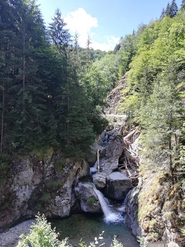 Iadolina Waterfall - Image 1