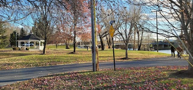 7 Bridges Park - Image 3