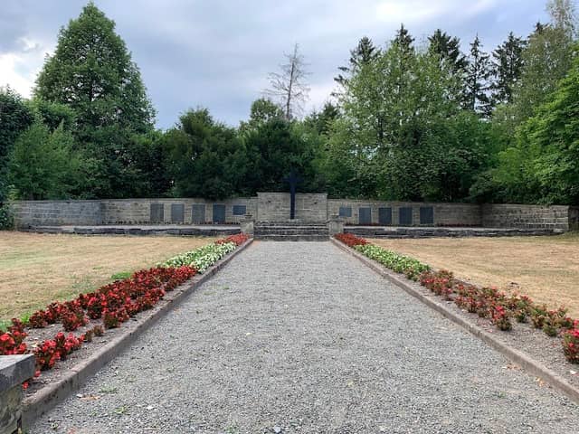 Kriegerdenkmal - Image 1