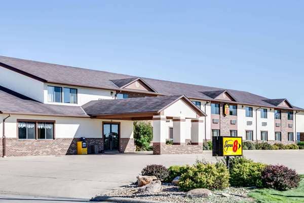 Super 8 by Wyndham Oelwein - Image 1