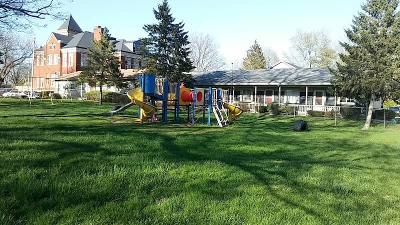 Old school park - Image 2