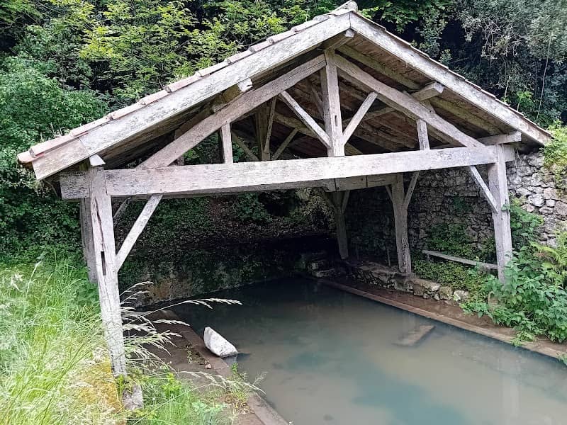 Lavoir et fontaine gothique de La Romieu - Image 1