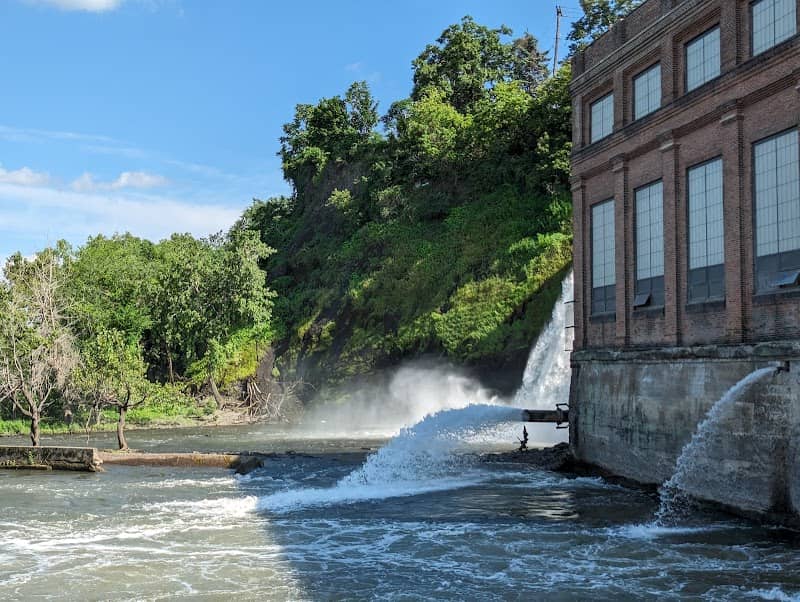 Falls View Park - Image 1