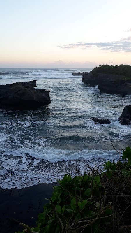 Pantai Mengening - Image 3