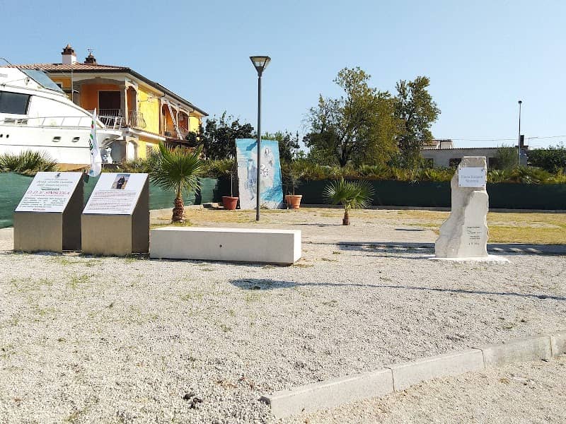 Monumento agli emigrati - Image 1