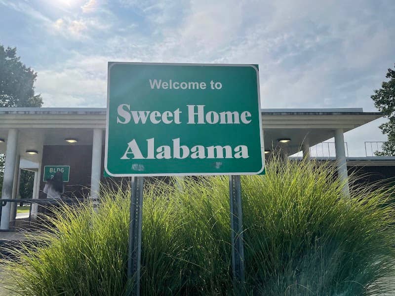 Welcome to Sweet Home Alabama sign - Image 1