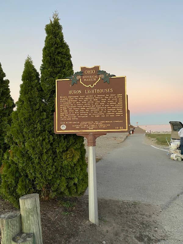Huron Harbor Lighthouse - Image 2
