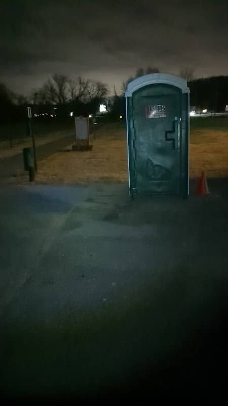 Bella Vista Lake Trail parking lot - Image 2