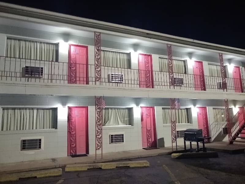 Relax Inn - Image 1