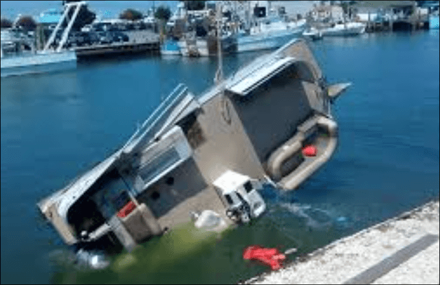 Pontoon Pez Dispenser - Image 1