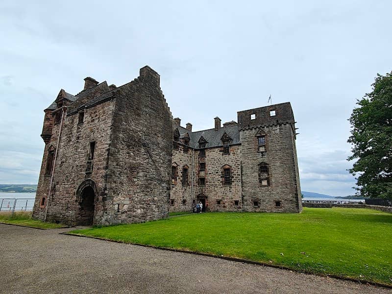 Newark Castle Park - Image 1