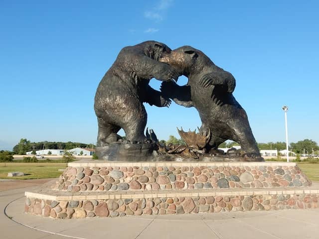 World's Largest Bronze Wildlife Sculpture - Image 1