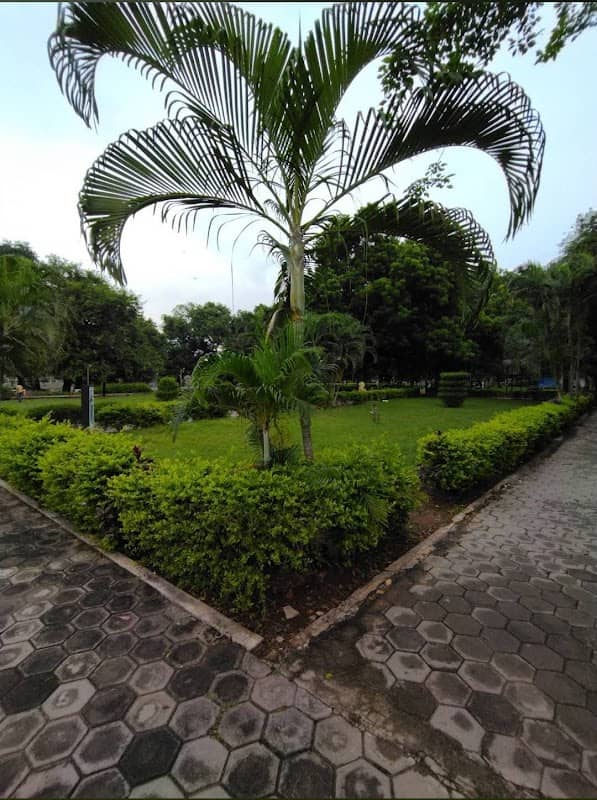 Srinagar park - Image 1