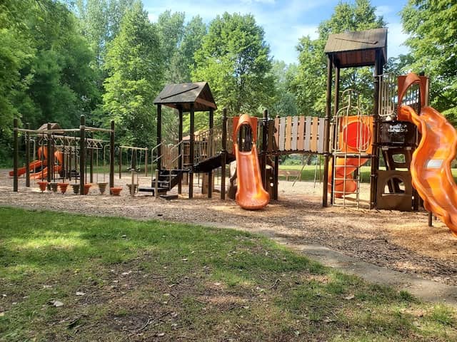 Pine Knoll Park - Image 1