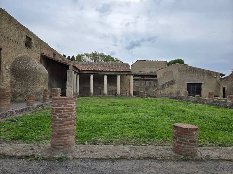 Punto panoramico dei scavi archeologici di Ercolano lato spiaggia - Image 2
