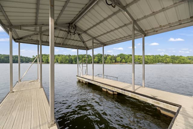 Kingfisher Point Lake House - Image 1
