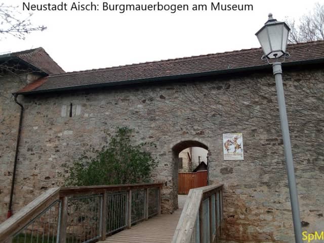 Nst Aisch: Burgmauer Torbogen - Image 1