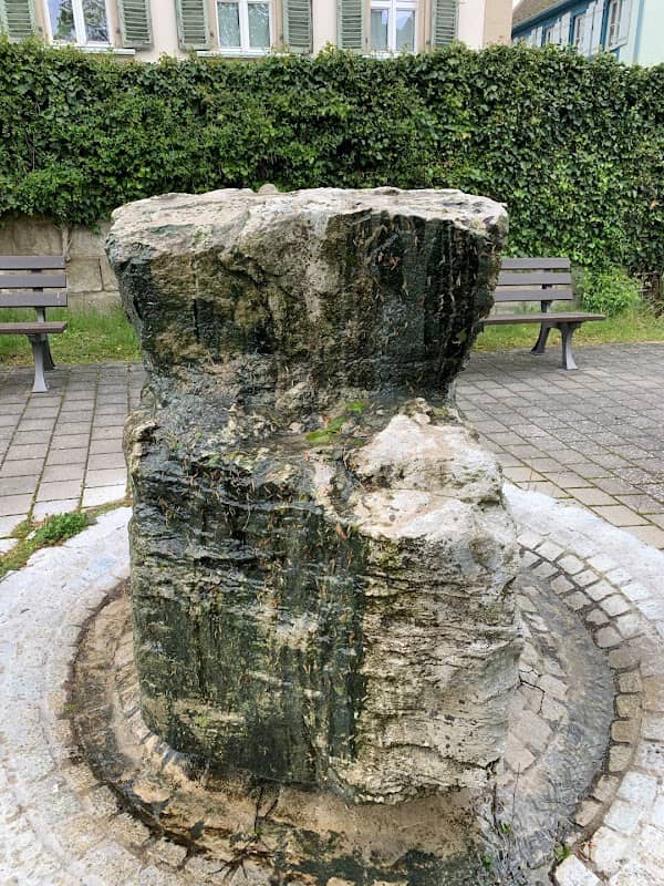 Brunnen am Kirchplatz - Image 1