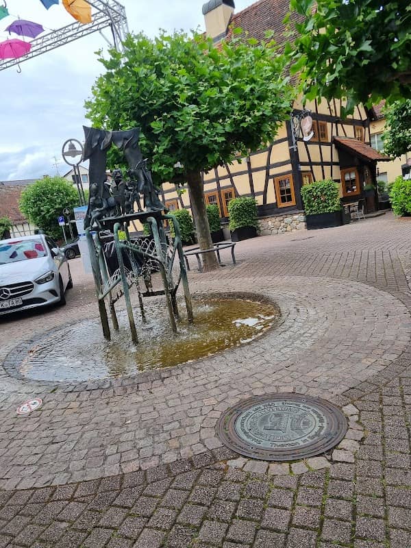 Brunnen auf dem Tivertonplatz - Image 3