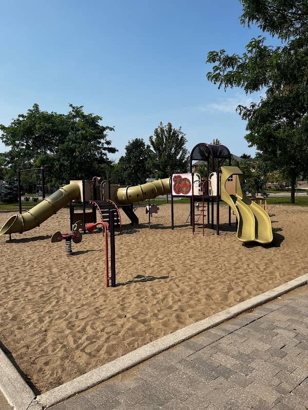 Grand Oak Park - Image 1