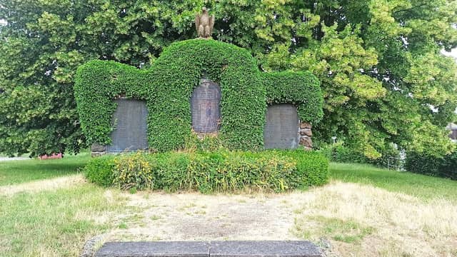 Kriegerdenkmal beider Weltkriege - Image 1